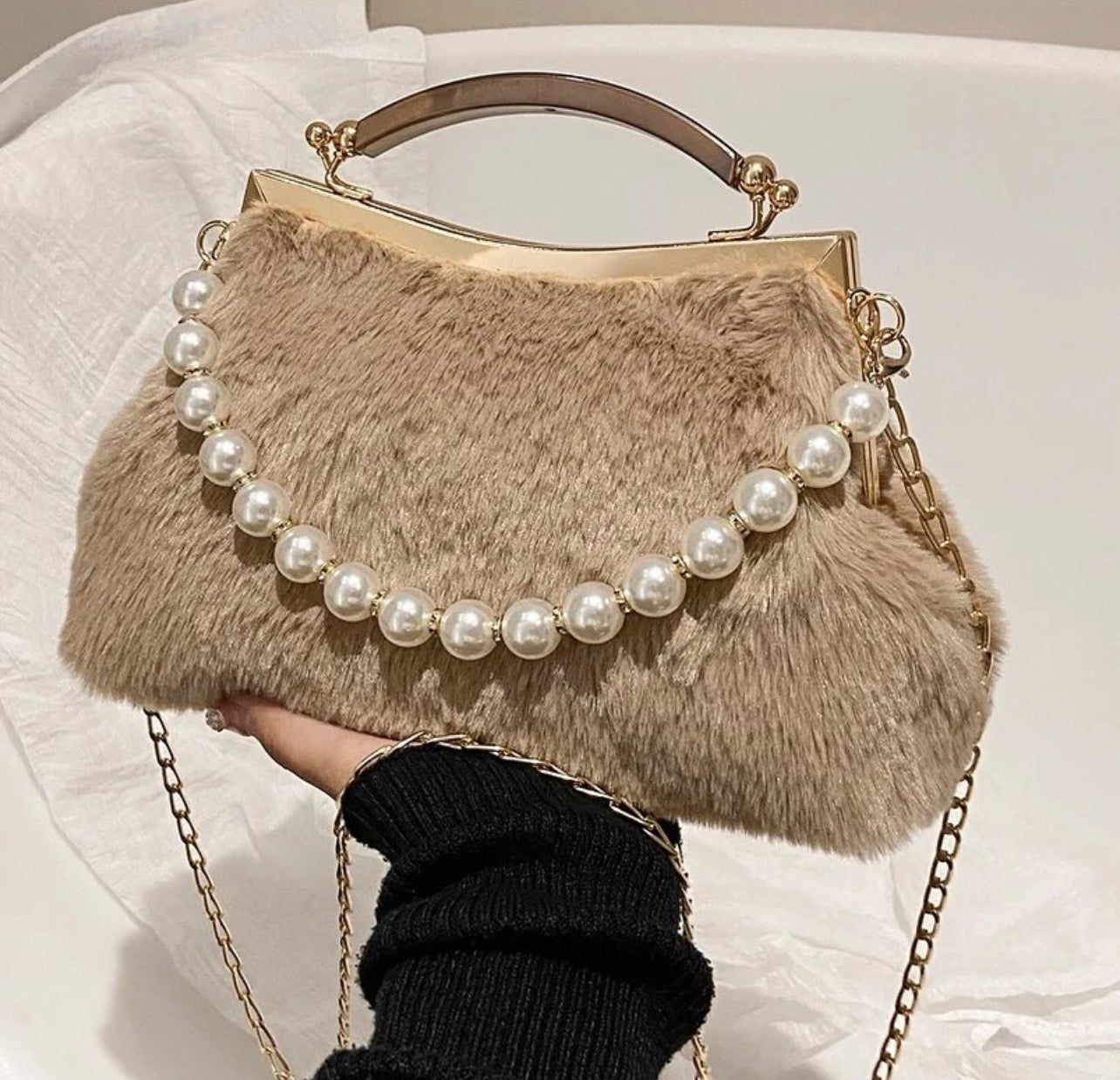ZYB096 Chic and Cozy: Faux Pearl Decor Fluffy Square Bag