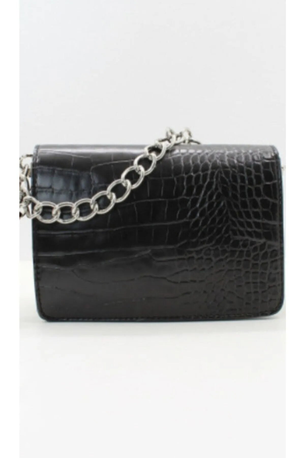 ZYB062 Edgy Elegance: Croc-Embossed Chain Strap Bag