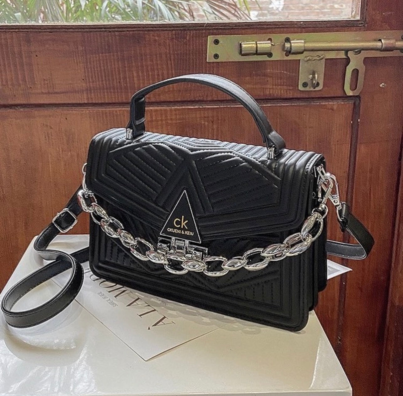 ZYB069 Modern and Chic: Quilted Chain Strap Bag