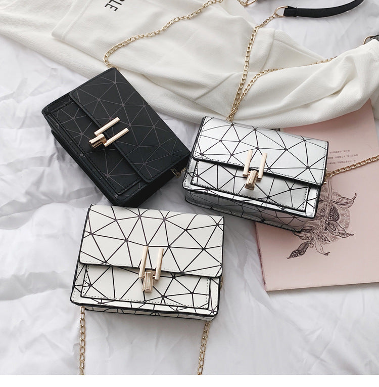 ZYB002 Chic White Purse with Bold Black Geometric Design