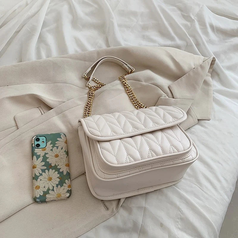 ZYB070 Timeless Elegance: Quilted Chain Strap Bag