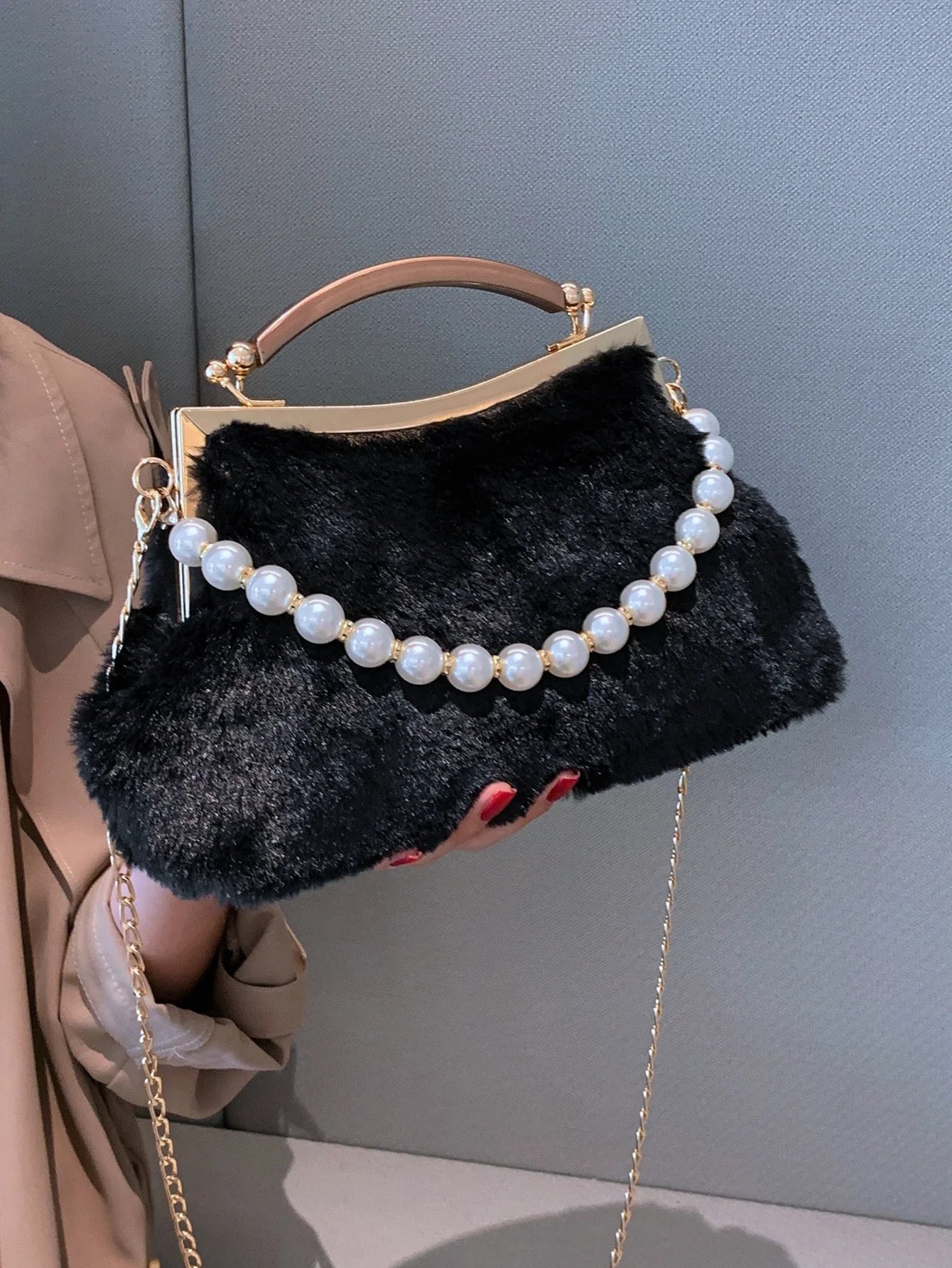 ZYB096 Chic and Cozy: Faux Pearl Decor Fluffy Square Bag
