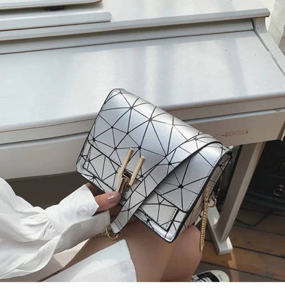ZYB002 Chic White Purse with Bold Black Geometric Design