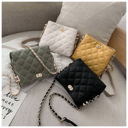 ZYB032 Quilted Chain Shoulder Bag - Timeless Elegance