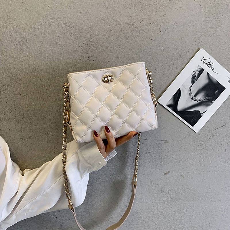 ZYB032 Quilted Chain Shoulder Bag - Timeless Elegance