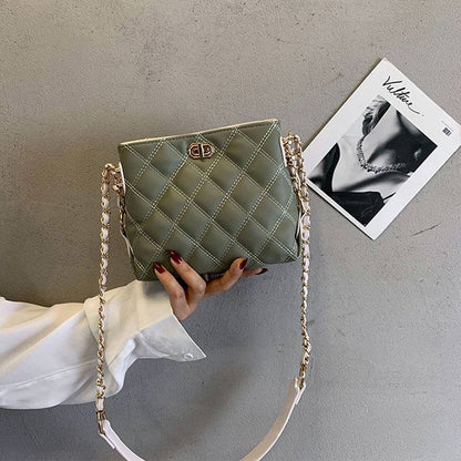 ZYB032 Quilted Chain Shoulder Bag - Timeless Elegance